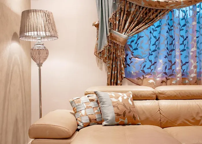 Stylish Corner Maisonette - Sunflower