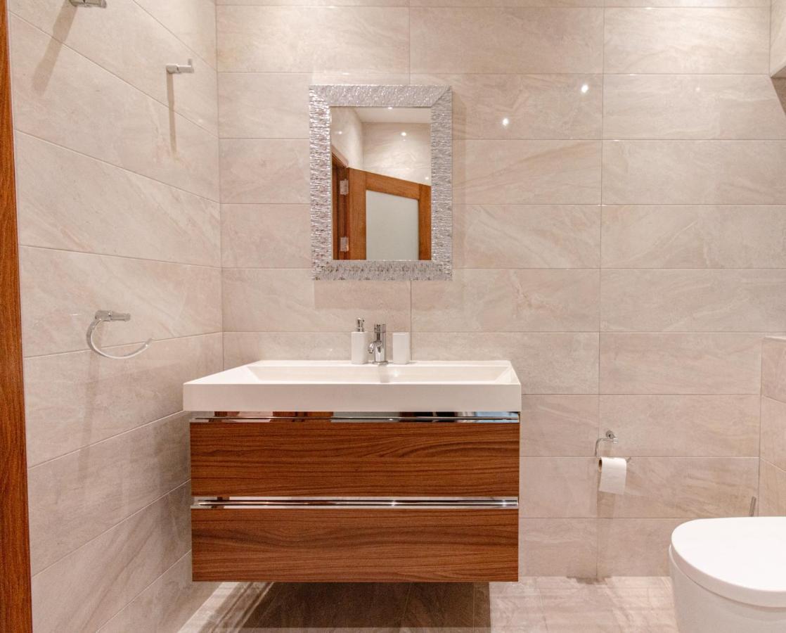 Stylish Corner Maisonette - Sunflower