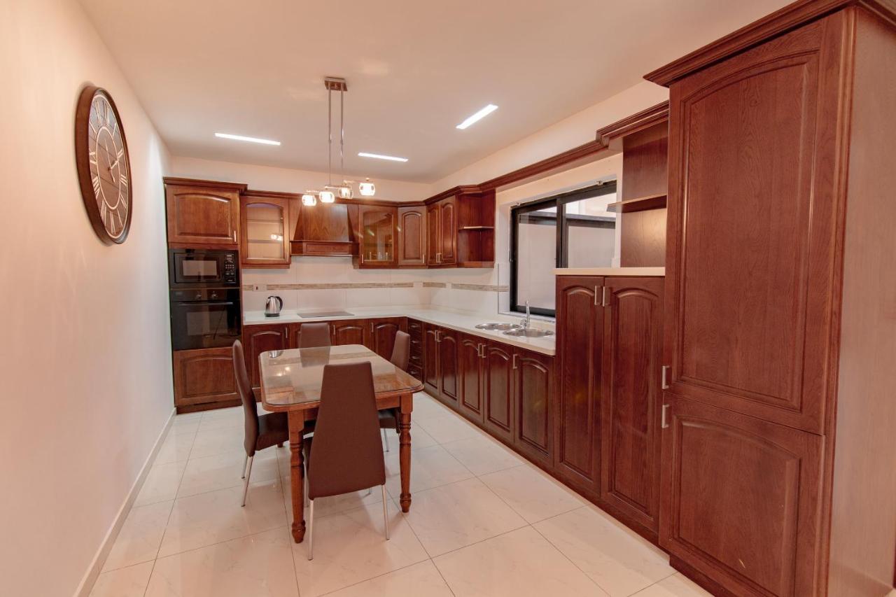 Stylish Corner Maisonette - Sunflower بيت للعطل *