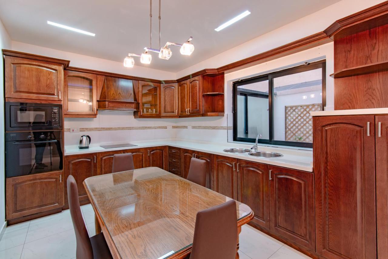 Stylish Corner Maisonette - Sunflower بيت للعطل *